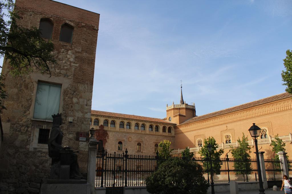 Hotel Cuatro Caños Alcalá de Henares Exterior foto